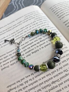Green Multi-Bead Women's Bracelet with Mixed Crystal Accents